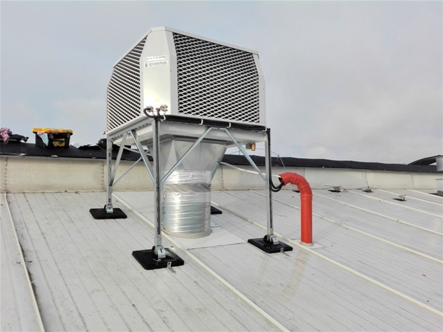 Podłączenie urządzenia Intrcooll na dachu o dużym kącie nachylenia